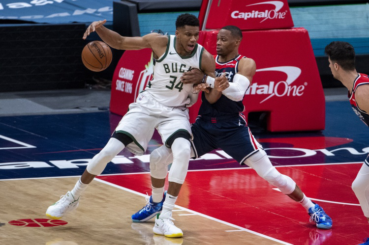 字母哥回归赛场,比分优势明显首场状态亮眼,独行侠观众沸腾!的简单介绍 字母哥回归赛场,比分优势明显首场状态亮眼,独行侠观众沸腾!的简单介绍