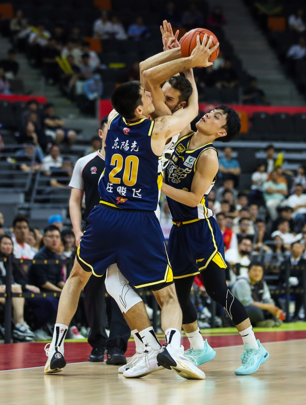 丹佛掘金围绕CBA季后赛刷新队史纪录纽约尼克斯门线救险备战CBA常规赛，现场解说直呼：今夜密尔沃基雄鹿状态回暖的简单介绍